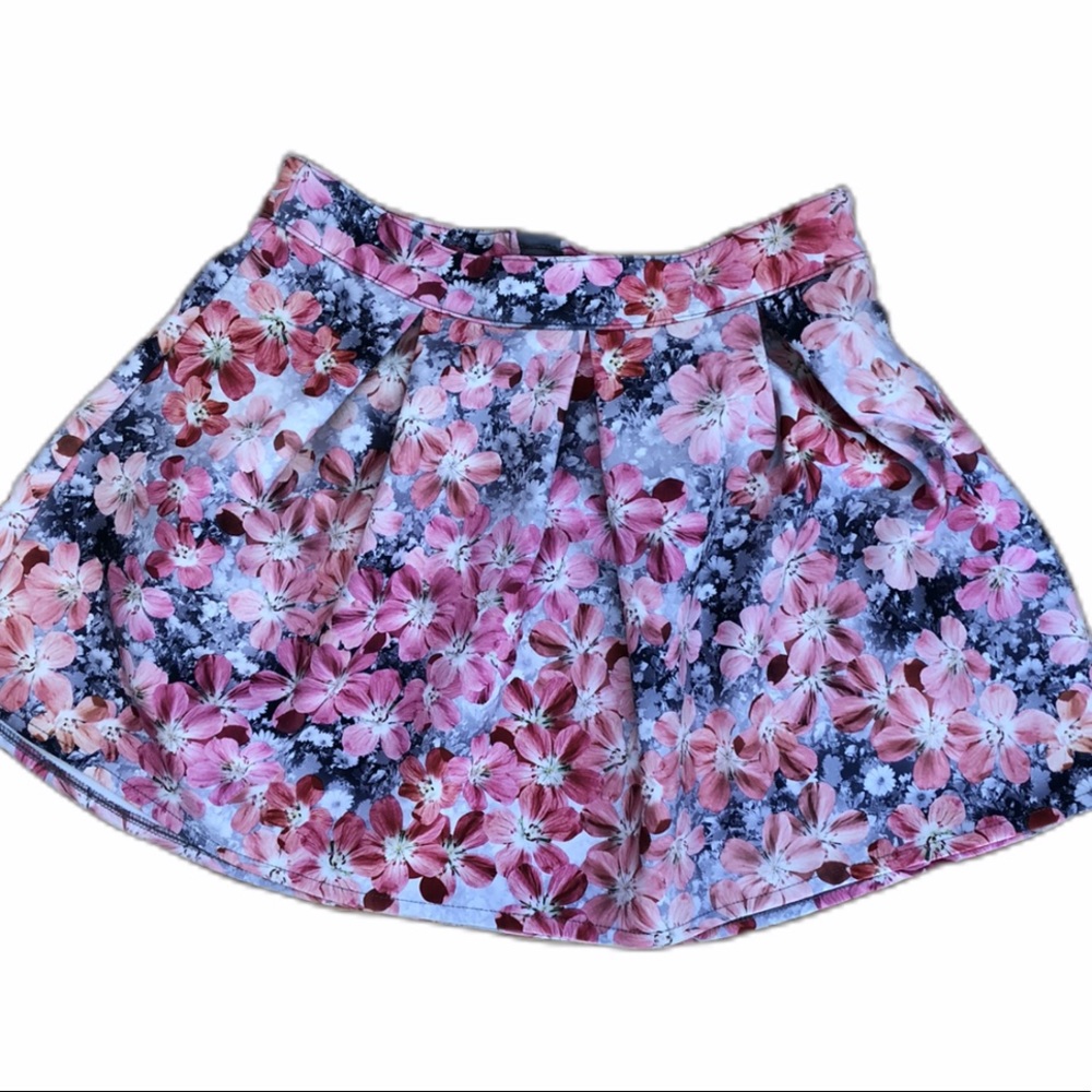 🍎 Bethany Moda Floral Print Skirt Aeropostale